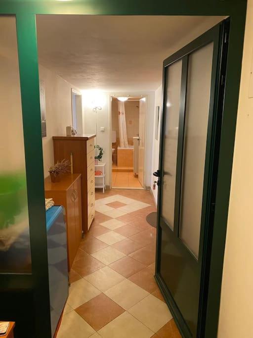 Leilighet Cozy & Quiet Studio With A Garden Split